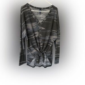 IWOLLENCE Gray Camouflage Button-Up Cardigan - Large